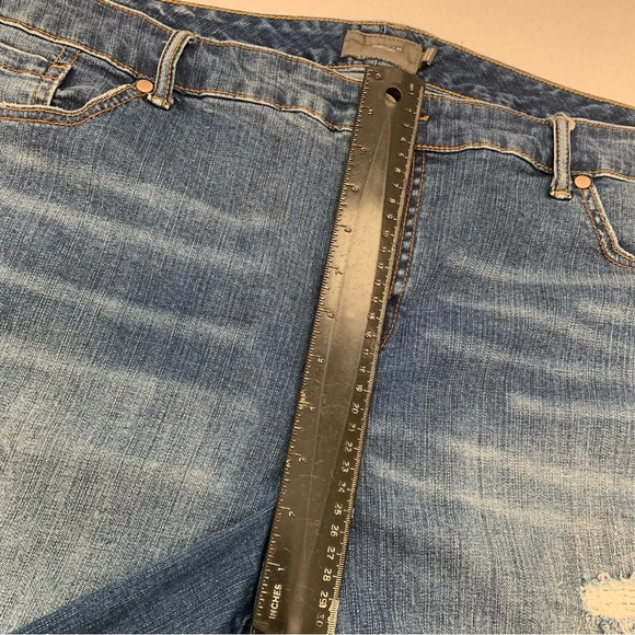 Torrid Demin Shorts Woman 26  Cut Off Blue Fade Distressed Stretch Travel Casual - Picture 9 of 9